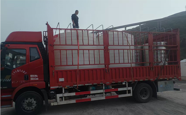 徽县立式运输桶安排发货现场